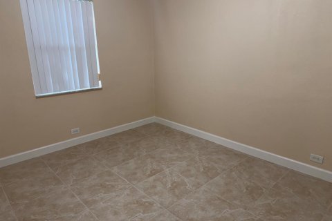 House in West Palm Beach, Florida 4 bedrooms, 97.55 sq.m. № 2245778 - photo 11