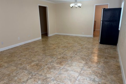 House in West Palm Beach, Florida 4 bedrooms, 97.55 sq.m. № 2245778 - photo 14