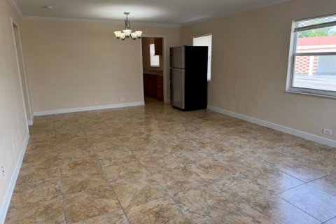 House in West Palm Beach, Florida 4 bedrooms, 97.55 sq.m. № 2245778 - photo 9