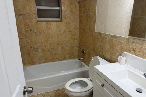 House in West Palm Beach, Florida 4 bedrooms, 97.55 sq.m. № 2245778 - photo 7