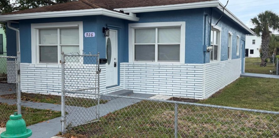House in West Palm Beach, Florida 4 bedrooms, 97.55 sq.m. № 2245778