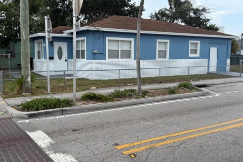 House in West Palm Beach, Florida 4 bedrooms, 97.55 sq.m. № 2245778 - photo 2