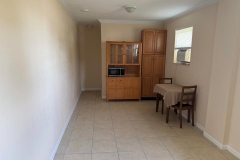 House in West Palm Beach, Florida 4 bedrooms, 97.55 sq.m. № 2245778 - photo 8