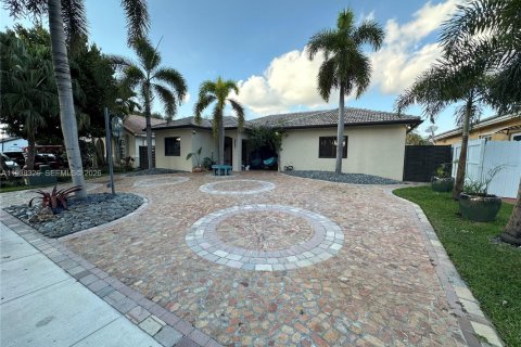 Villa ou maison à Miami Lakes, Floride 4 chambres, 141.49 m2 № 1998222