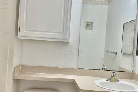 Condo in Kissimmee, Florida, 3 bedrooms № 2217293 - photo 16