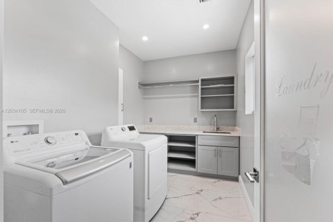 Купить коммерческую недвижимость в Лайтхаус-Пойнт, Флорида 534.56м2, № 2252964 - фото 22