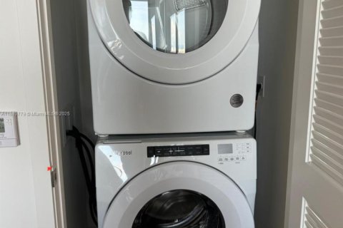 Condominio en venta en Miami, Florida, 3 dormitorios, 127.55 m2 № 2194085 - foto 14