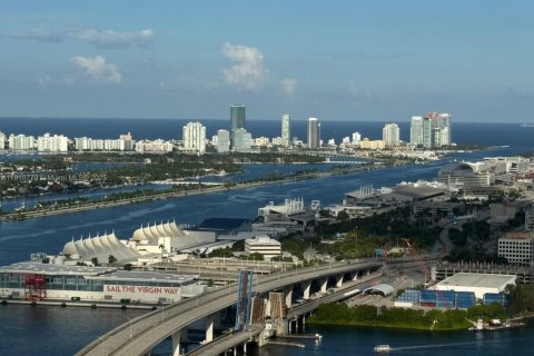 Condominio en Miami, Florida, 3 dormitorios  № 2194085