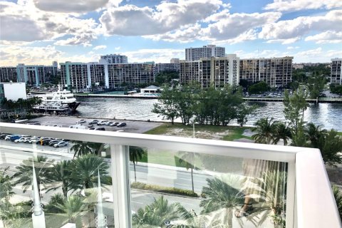 Купить кондоминиум в Холливуд, Флорида 3 спальни, 214.42м2, № 1940115 - фото 3