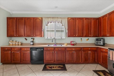 House in Kissimmee, Florida 4 bedrooms, 319.03 sq.m. № 2351945 - photo 8