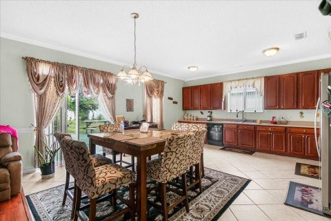 House in Kissimmee, Florida 4 bedrooms, 319.03 sq.m. № 2351945 - photo 6