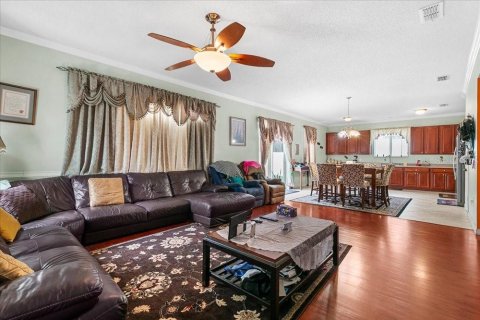 House in Kissimmee, Florida 4 bedrooms, 319.03 sq.m. № 2351945 - photo 9