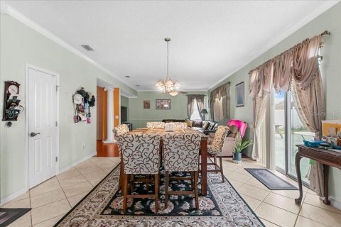House in Kissimmee, Florida 4 bedrooms, 319.03 sq.m. № 2351945 - photo 5