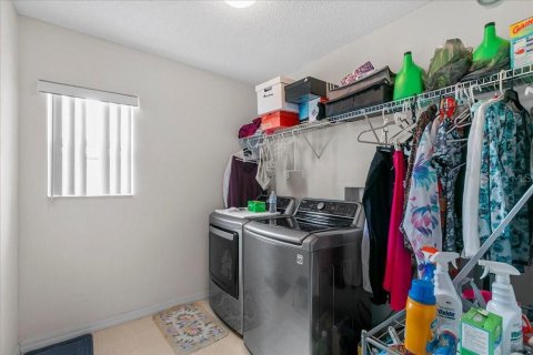 House in Kissimmee, Florida 4 bedrooms, 319.03 sq.m. № 2351945 - photo 21