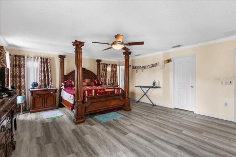House in Kissimmee, Florida 4 bedrooms, 319.03 sq.m. № 2351945 - photo 14