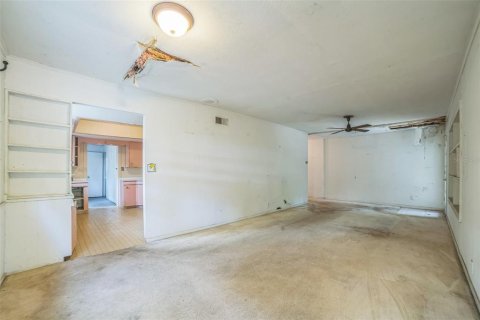 House in Orlando, Florida 4 bedrooms, 167.41 sq.m. № 1847349 - photo 13