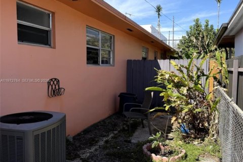 Снять в аренду виллу или дом в Майами, Флорида 3 спальни, 270.07м2, № 2033178 - фото 2