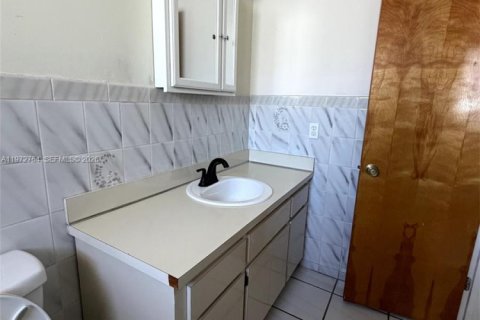 Снять в аренду виллу или дом в Майами, Флорида 3 спальни, 270.07м2, № 2033178 - фото 17