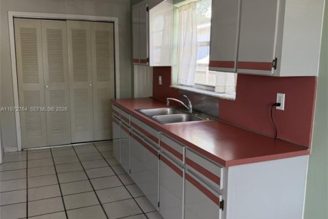 Снять в аренду виллу или дом в Майами, Флорида 3 спальни, 270.07м2, № 2033178 - фото 8