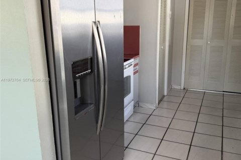 Снять в аренду виллу или дом в Майами, Флорида 3 спальни, 270.07м2, № 2033178 - фото 7