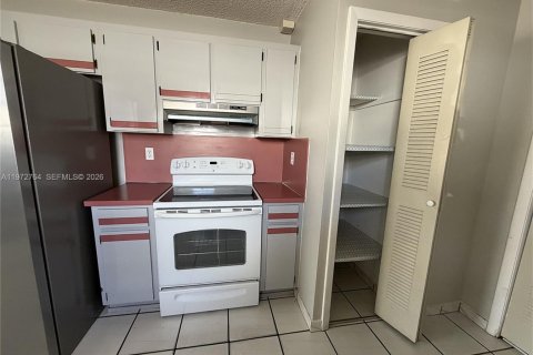 Снять в аренду виллу или дом в Майами, Флорида 3 спальни, 270.07м2, № 2033178 - фото 16