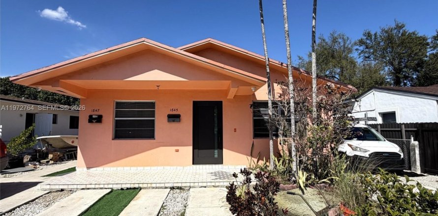 Дом в Майами, Флорида 3 спальни, 270.07м2 № 2033178