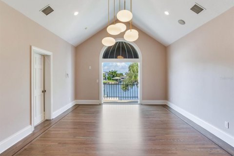 Casa en alquiler en Tampa, Florida, 5 dormitorios, 516.63 m2 № 1568253 - foto 18