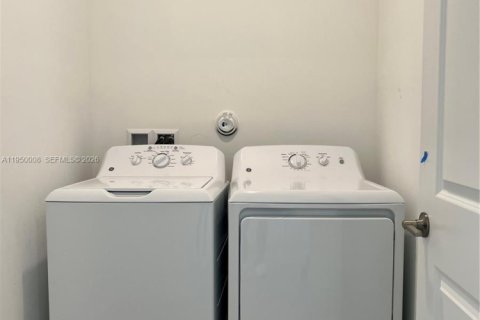 Снять в аренду виллу или дом в Локсахатчи-Гроувс, Флорида 3 спальни, 168.25м2, № 2005627 - фото 9