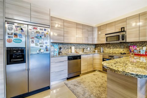 Condo in Sunny Isles Beach, Florida, 2 bedrooms  № 1887259 - photo 4