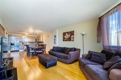 Condo in Sunny Isles Beach, Florida, 2 bedrooms  № 1887259 - photo 13