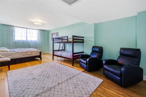 Condo in Sunny Isles Beach, Florida, 2 bedrooms  № 1887259 - photo 26