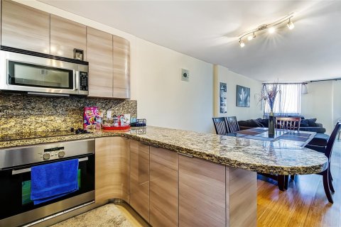 Condo in Sunny Isles Beach, Florida, 2 bedrooms  № 1887259 - photo 5