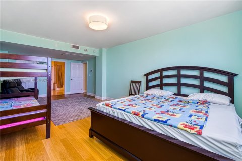 Condo in Sunny Isles Beach, Florida, 2 bedrooms  № 1887259 - photo 28