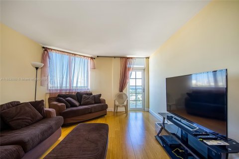 Condo in Sunny Isles Beach, Florida, 2 bedrooms  № 1887259 - photo 12