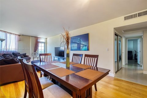 Condo in Sunny Isles Beach, Florida, 2 bedrooms  № 1887259 - photo 9