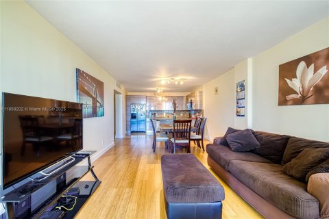 Condo in Sunny Isles Beach, Florida, 2 bedrooms  № 1887259 - photo 14