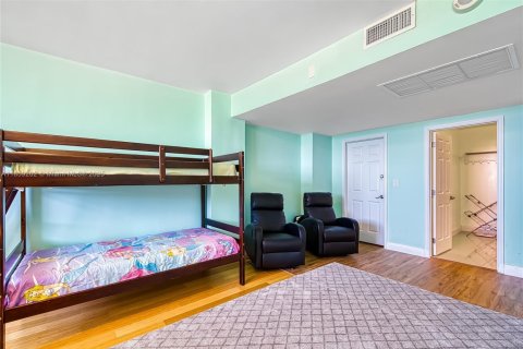 Condo in Sunny Isles Beach, Florida, 2 bedrooms  № 1887259 - photo 29