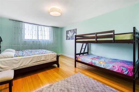 Condo in Sunny Isles Beach, Florida, 2 bedrooms  № 1887259 - photo 25