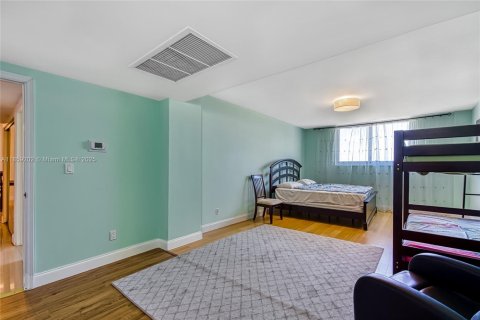 Condo in Sunny Isles Beach, Florida, 2 bedrooms  № 1887259 - photo 27
