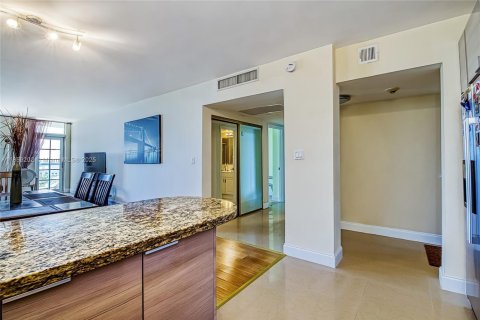 Condo in Sunny Isles Beach, Florida, 2 bedrooms  № 1887259 - photo 6