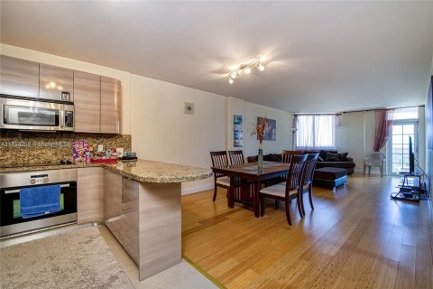 Condo in Sunny Isles Beach, Florida, 2 bedrooms  № 1887259 - photo 7