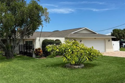 House in Hernando Beach, Florida 3 bedrooms, 152.73 sq.m. № 1824647 - photo 2
