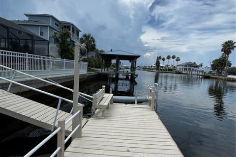 House in Hernando Beach, Florida 3 bedrooms, 152.73 sq.m. № 1824647 - photo 18