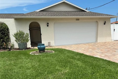 House in Hernando Beach, Florida 3 bedrooms, 152.73 sq.m. № 1824647 - photo 1