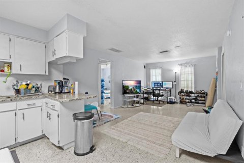 Commercial property in Clearwater, Florida 4 bedrooms, 153.47 sq.m. № 1648979 - photo 9