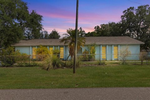 Commercial property in Clearwater, Florida 4 bedrooms, 153.47 sq.m. № 1648979 - photo 1