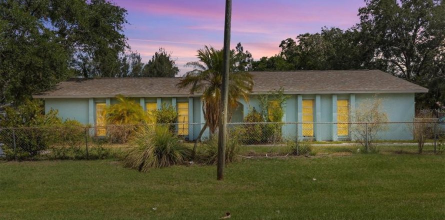 Commercial property in Clearwater, Florida 4 bedrooms, 153.47 sq.m. № 1648979