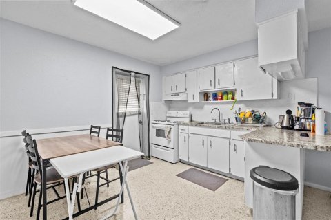 Commercial property in Clearwater, Florida 4 bedrooms, 153.47 sq.m. № 1648979 - photo 10