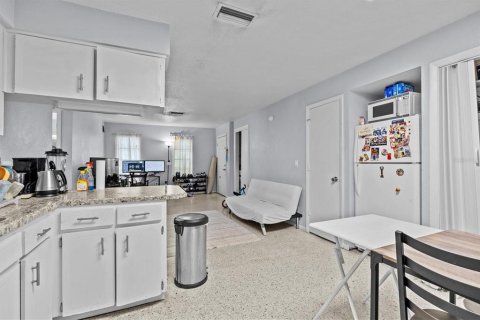 Commercial property in Clearwater, Florida 4 bedrooms, 153.47 sq.m. № 1648979 - photo 12