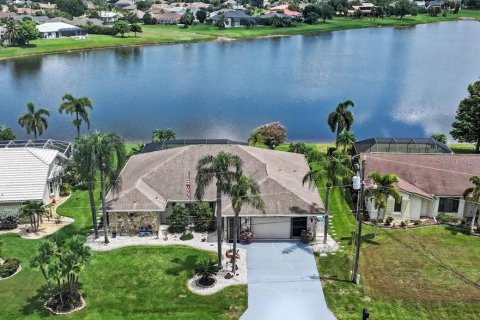 House in Punta Gorda, Florida 3 bedrooms, 177.54 sq.m. № 2315027